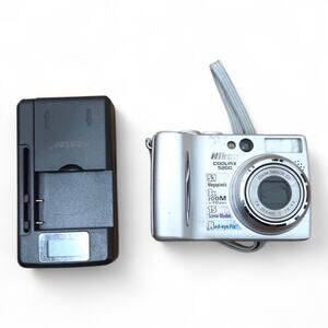 Nikon Coolpix 5200 Digital Camera - 5.1MP - Silver - Vintage Digicam - Tested